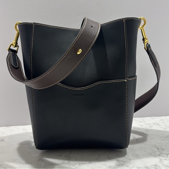 AALLYN Leather Jordan Bucket Bag Black Gold Purse - Picture 6 of 9